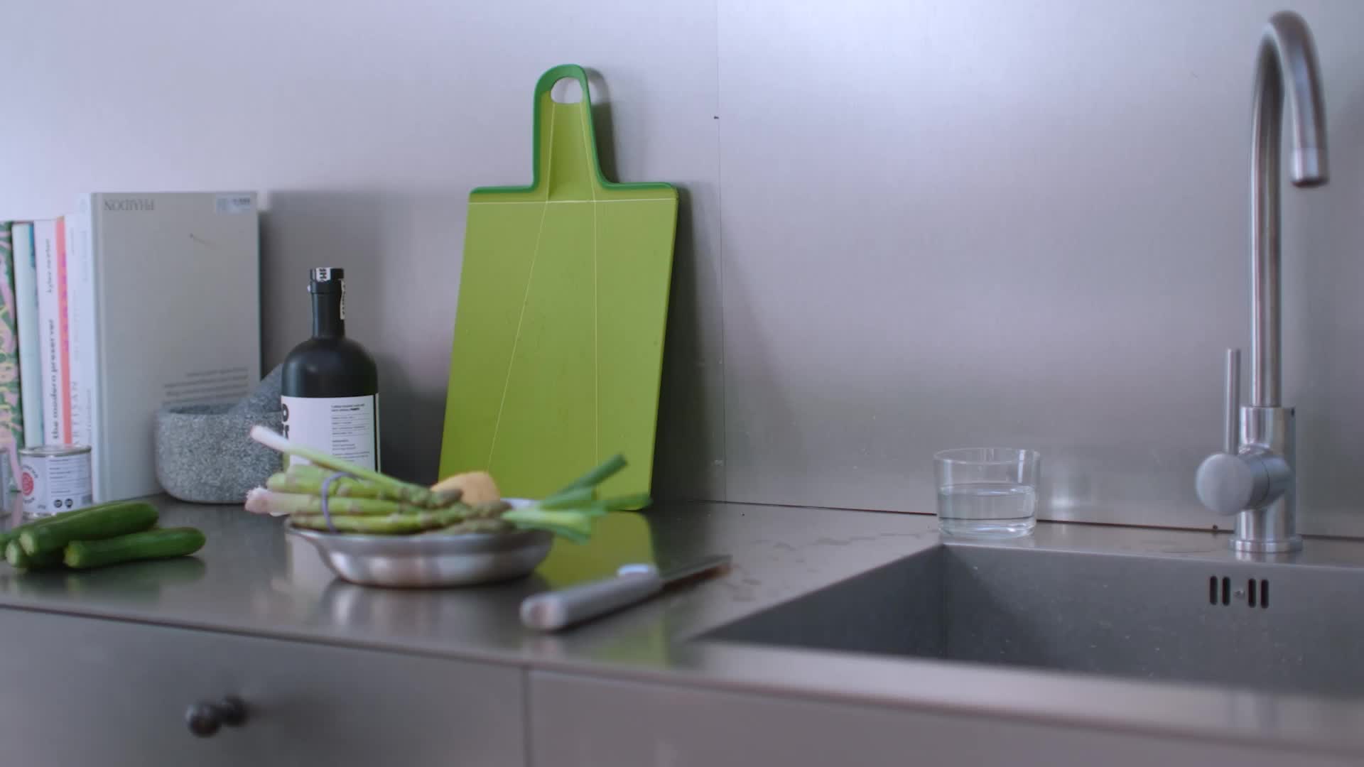 Chop2Pot™ Plus Folding Cutting Board - Green | Joseph Joseph US
